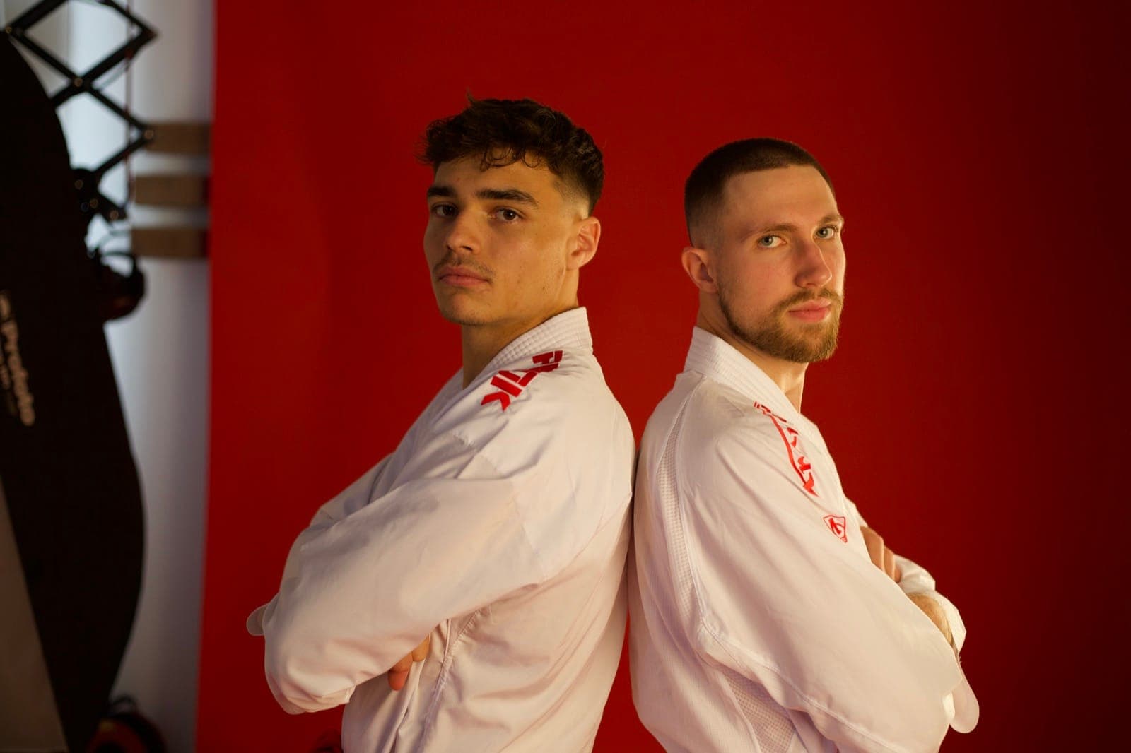 Tekmovalca v studijskem portretu